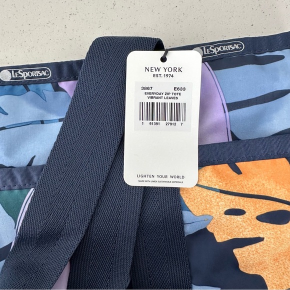 NWT!! LeSportSac Everyday Zip Tote in Vibrant Leaves - Picture 5 of 8